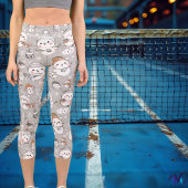 Charming Kawaii Snowmen Whimsical in Grau Muster Capri Leggings