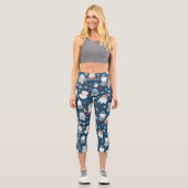 Charming Kawaii Weihnachtsschneemänner in Navy Blu Capri Leggings (Vorderseite)