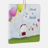 Charming Ladybug mit farbenfrohen Herzballons Keramikornament (Rechts)