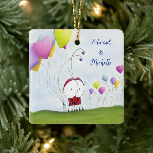 Charming Ladybug mit farbenfrohen Herzballons Keramikornament (Baum)