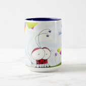 Charming Ladybug mit farbenfrohen Herzballons Tasse (Zentrum)
