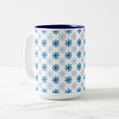 Charming Modern Blue Blossom Zweifarbige Tasse (Vorderseite Links)
