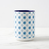 Charming Modern Blue Blossom Zweifarbige Tasse (Mittel)