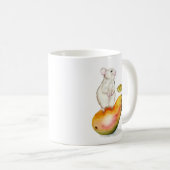 Charming Mouse on a Pear Kaffeetasse (VorderseiteRechts)