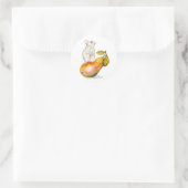 Charming Mouse on a Pear Runder Aufkleber (Tasche)