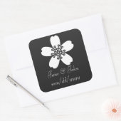Charming Sakura in Schwarz Quadratischer Aufkleber (Umschlag)