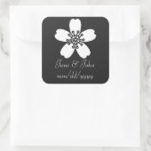 Charming Sakura in Schwarz Quadratischer Aufkleber (Tasche)