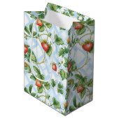 Charming Strawberry & Leaf Muster - Vintag Mittlere Geschenktüte (Vorderseite Schrägansicht)
