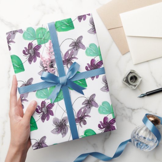 Charming Wilde Violets Wasserfarben Muster Geschenkpapier (Schenken)