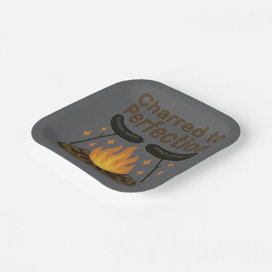 Charted to Perfection Funny Campfire Hot Dog Pappteller (Gewinkelt)