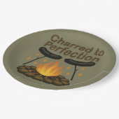Charted to Perfection Funny Campfire Hot Dog Pappteller (Schrägansicht)