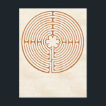 Chartres Labyrinth Postkarte<br><div class="desc">Dieses Design basiert auf Chartres Labyrinth, das in der Kathedrale Chartres in Frankreich gefunden wurde. Der Pfad dieses offenen, unbefestigten Labyrinths wird oft als eine Form bewegter Meditation gegangen. Viele finden es beruhigend und heilend. Kleinere Versionen, wie diese, können als "Fingerlabyrinth" benutzt werden, wo man mit dem Finger oder einem...</div>