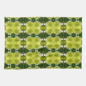 Chartreuse Green Abstrakt Hydrangea Blooms Muster Geschirrtuch (Horizontal)