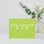 Chartreuse Simplicity Monogram QR Save the Date Postkarte (Stehend Vorderseite)