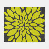 Chartreuse und dunkelgraue Blumenexplosion Fleecedecke (Vorderseite (Horizontal))