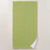 Chartreuse und Pistachio Green Stripes Strandtuch (Vorderseite)