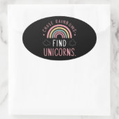 Chase Rainbows Find Unicorns Ovaler Aufkleber (Tasche)