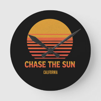 Chase The Sun Retro Sonnenuntergang 70er Jahre Ben Runde Wanduhr