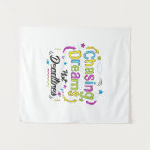 Chasing Dreams, Not Deadlines – Motivational Quote Wandteppich (Vorderseite (Horizontal))