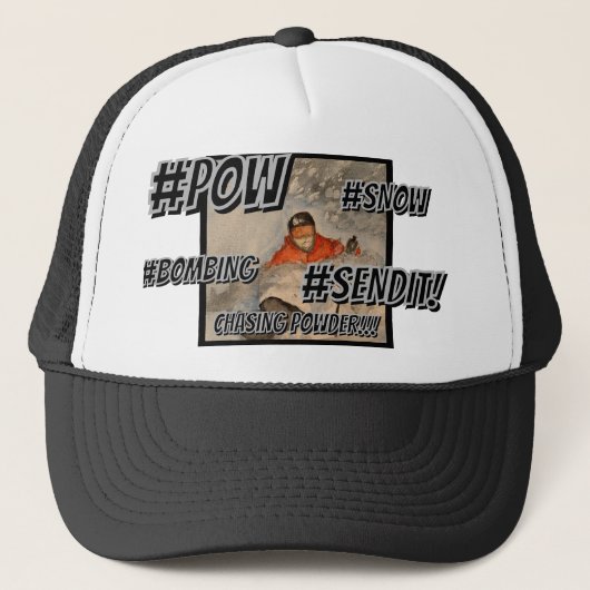 Chasing Powder Hashtag Hat Truckerkappe (Vorderseite)