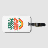 Chasing Rainbows & Good Vibes Gepäckanhänger (Vorderseite (Horizontal))