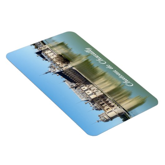 Chateau de Chantilly mit Reflektion im See Magnet (Rechte Seite)