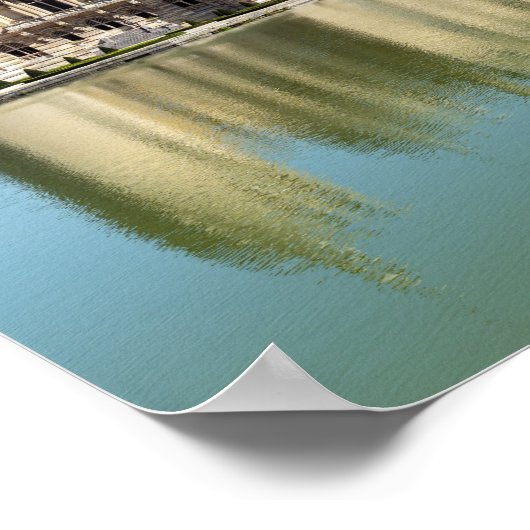 Chateau de Chantilly mit Reflektion im See Poster (Ecke)