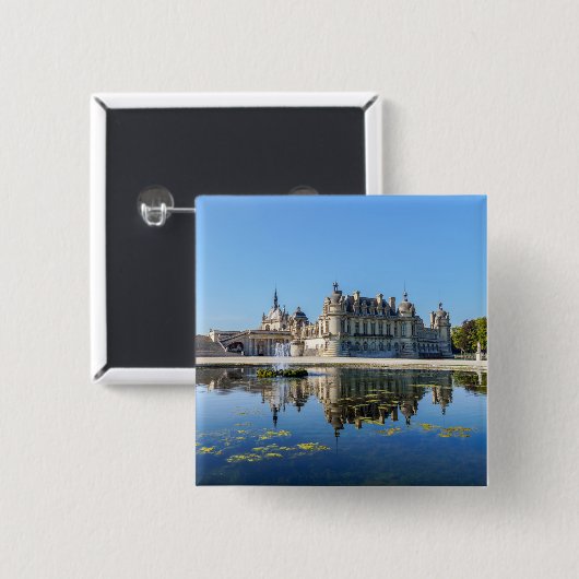 Chateau de Chantilly mit Reflektion in einem Teich Button (Vorne & Hinten)