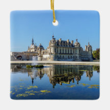 Chateau de Chantilly mit Reflektion in einem Teich