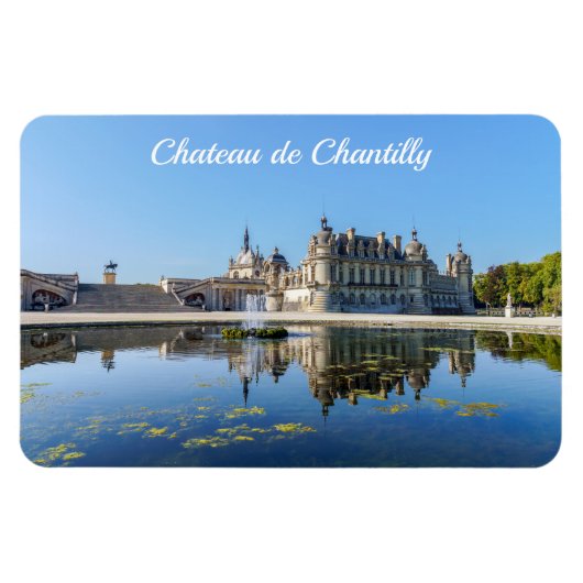 Chateau de Chantilly mit Reflektion in einem Teich Magnet (Horizontal)