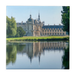 Chateau de Chantilly und Reflexion in einem Teich Fliese