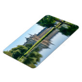 Chateau de Chantilly und Reflexion in einem Teich Magnet (Linke Seite)