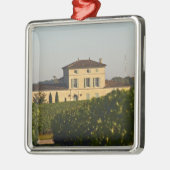 Chateau Lafleur Petrus und Weinberg, in Pomerol, Silbernes Ornament (Links)