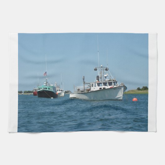 Chatham Harbour Boats Handtuch (Horizontal)