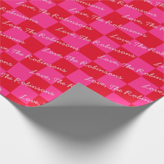 Checkeboard Schachbrett hinzufügen Rosa und Rot Geschenkpapier (Ecke)