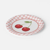 Checked Paper Plates with Cherries for Parties Pappteller (Schrägansicht)