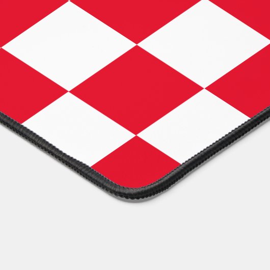 Checked Red and White Retro Schreibtischunterlage (Ecke)