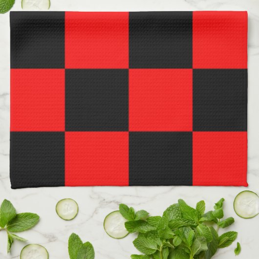 CHECKERBOARD HANDTUCH (Gefaltet)