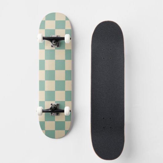Checkered Aqua Retro Skateboard (Vorderseite)