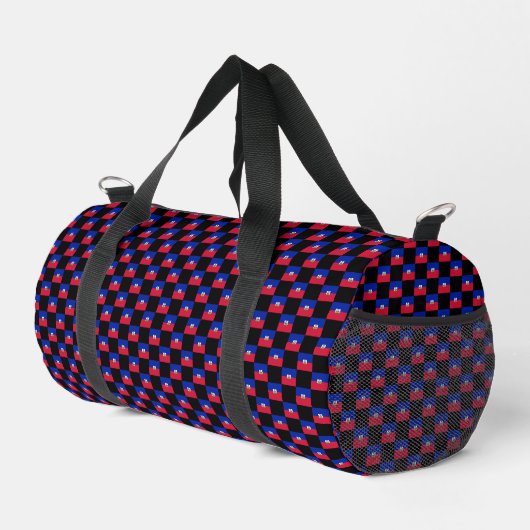 Checkered Haiti Flag Muster Duffle Bag (Rechte Ecke)