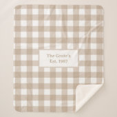Checkered Neutral Beige Sherpa Blanket Family Name Sherpadecke (Vorderseite)
