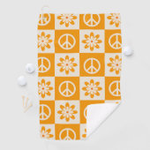 Checkered Orange Groovy Flowers and Peace Signs Golfhandtuch (Insitu)