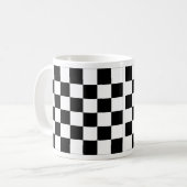 Checkered Schwarzweiss-Auto, das Flagge läuft Kaffeetasse (Vorderseite Links)