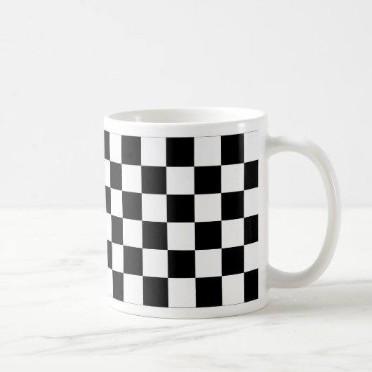 Checkered Schwarzweiss-Auto, das Flagge läuft Kaffeetasse (Rechts)