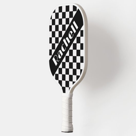 Checkmate on the Court — Monochrome Momentum Pickleball Schläger (Links)