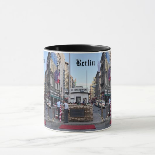 Checkpoint Charlie Berlin | Farbversion Tasse (Zentrum)