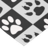 Checkte Schwarz-weiße Paws und Klauen Tischdecke (Schrägansicht)