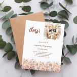 Checreme Rose Blumenblätter Geburtstagseinladung<br><div class="desc">Eine moderne,  stilvolle und glamouröse Einladung zu einer Geburtstagsfeier. Weißer Hintergrund,  mit einem Korb mit Flöten dekoriert,  glänzende Weinflaschen und beige cremefarbene Blume. Personalisieren Sie Ihre Party-Daten und fügen Sie sie hinzu. 1 Blatt = 1 Einladung mit Druckkante bis Kante.</div>