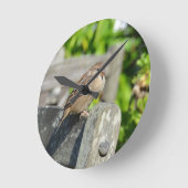 Cheeky Sparrow Runde Wanduhr (Winkel)