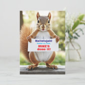 🎓Cheeky Squirrel Graduation Announcement Einladung (Stehend Vorderseite)